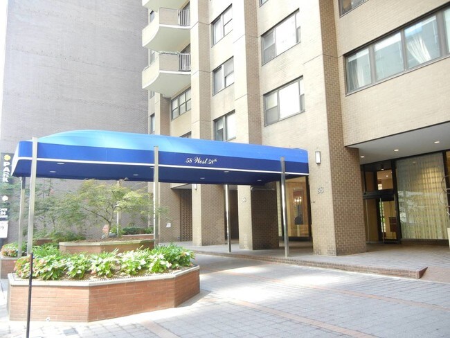 Foto del edificio - 58 W 58th St