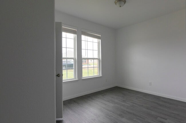 Building Photo - 10050 Manzanilla Ave