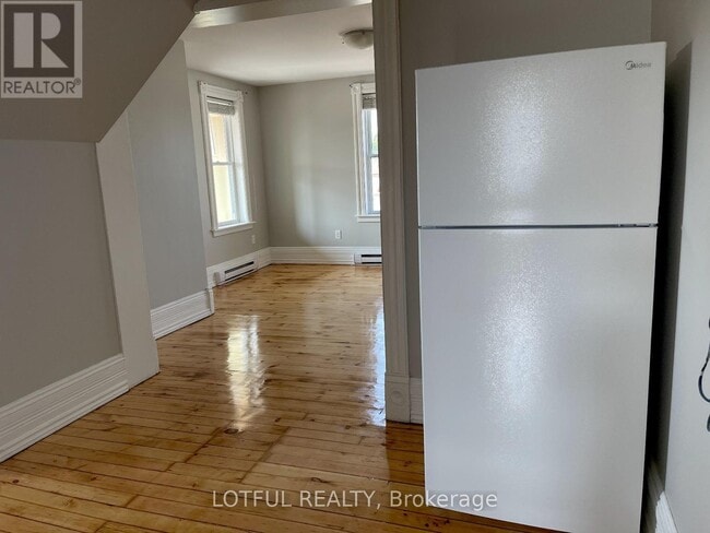 Photo du bâtiment - 2084 Dundas St