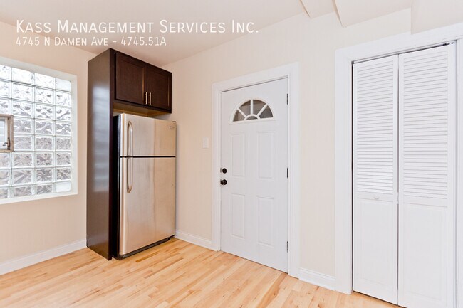 Foto del edificio - Newly Rehabbed Ravenswood 3 Bed/1.5 Bath- ...