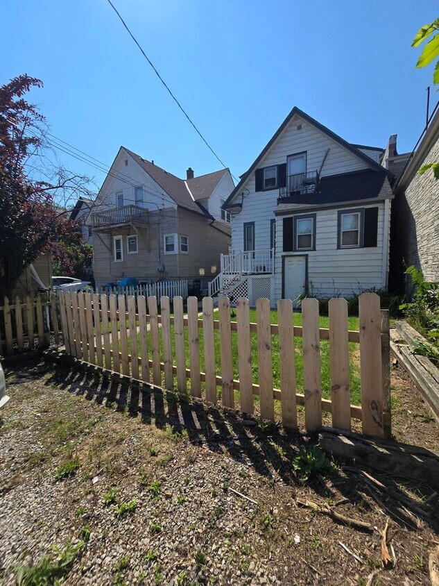 Foto del edificio - 3224 S Howell Ave