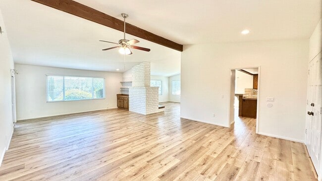 Foto del edificio - Beautiful Ranch-Style, Single-Story, on Co...