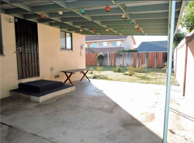 Building Photo - 7451 Colombia Dr