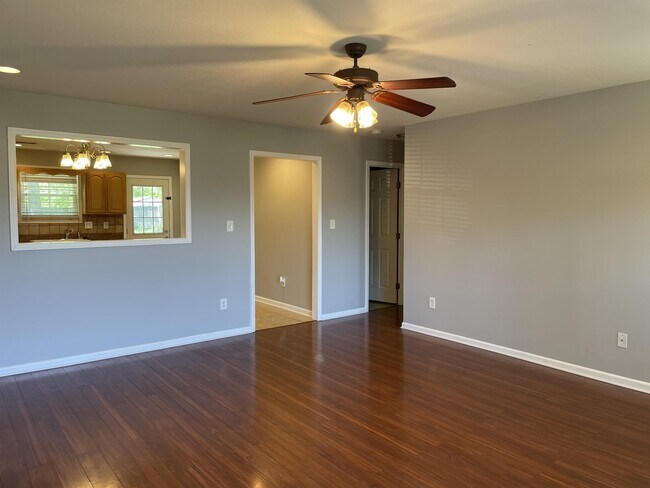 Foto del edificio - 2837 Valley View Dr NE