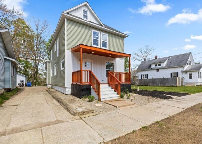 Building Photo - 182 S Shore Dr