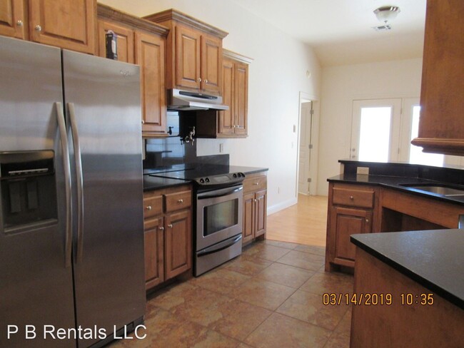 Building Photo - 3 br, 2 bath House - 505 NW Fairway Villa ...