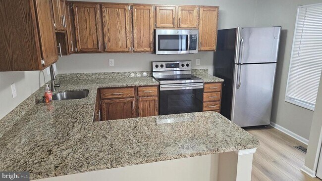 Foto del edificio - 1196 Swanhill Ct