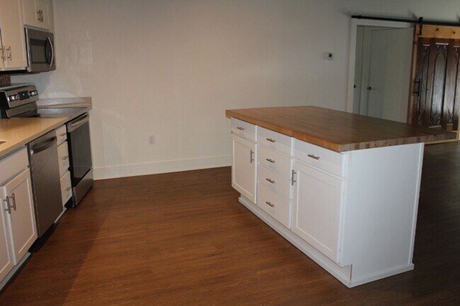 Building Photo - Executive Apartment