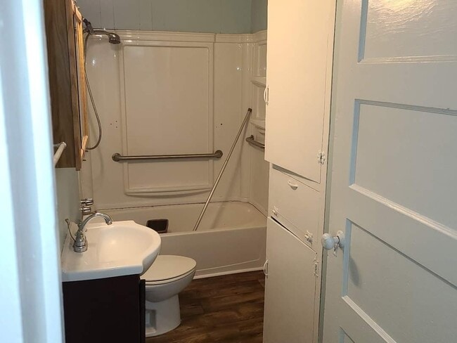 Foto del edificio - 732 Cariker St