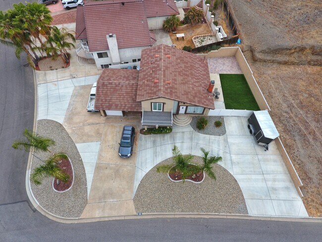 Building Photo - 28810 Vacation Dr
