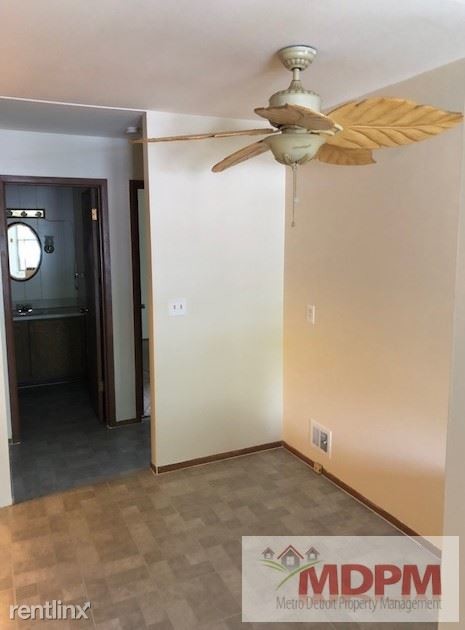 Foto del edificio - 2 br, 1 bath  - 9620 Elm St