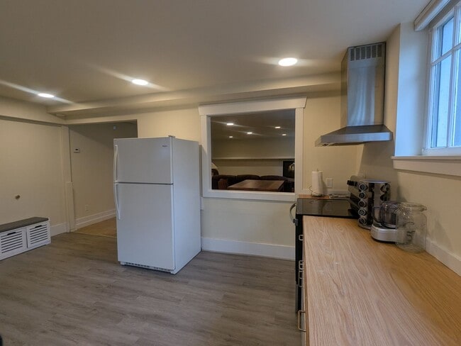 Building Photo - Montlake Duplex