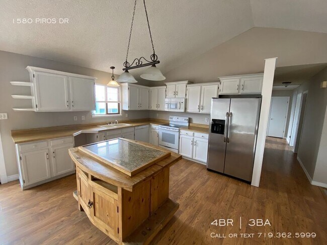 Building Photo - Single Family, Corner Lot, Powers Corridor
