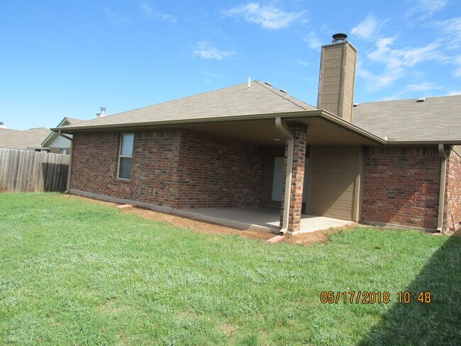 Building Photo - PET'S NEGOTIABLE WITH OWNER APPROVAL!!