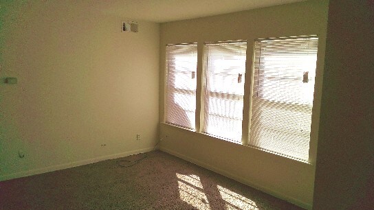 Building Photo - 1283 E Raines Rd