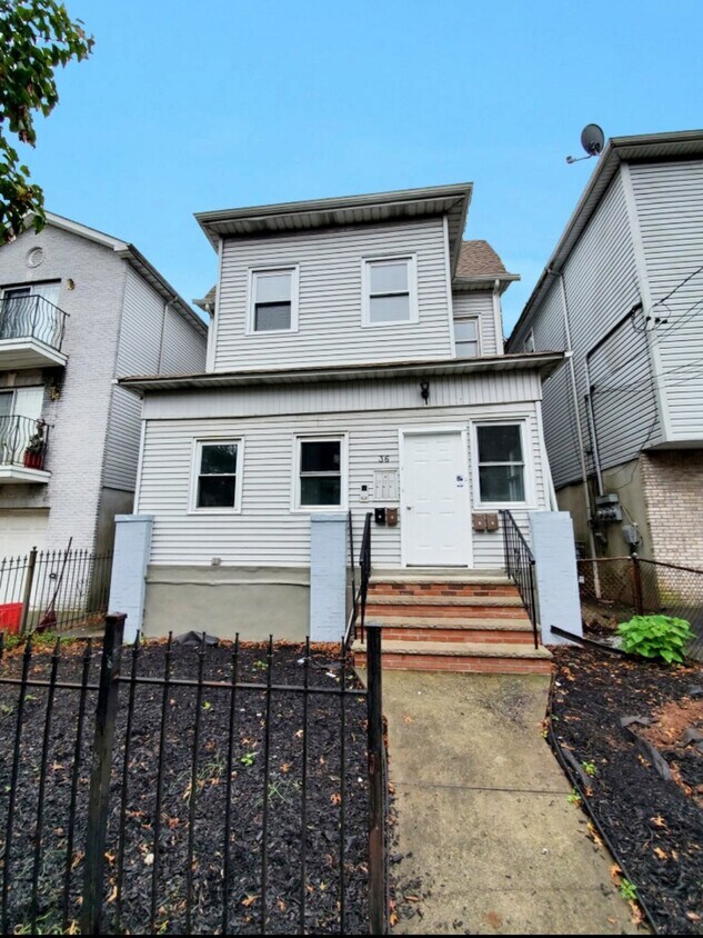 Primary Photo - 36 Yates Ave