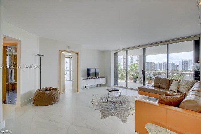 Building Photo - 3 br, 2 bath House - 3600 Yacht Club Dr Ap...