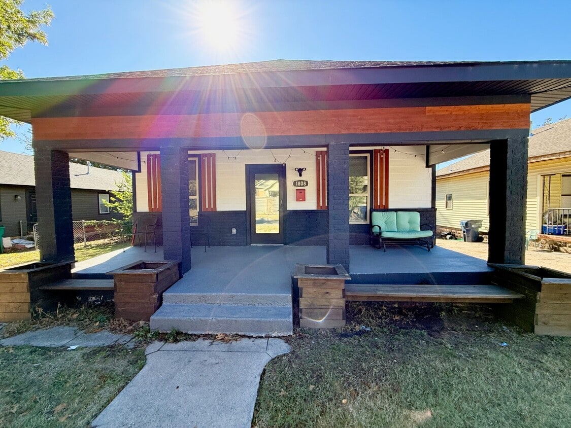 Foto principal - 1808 NW 8th St