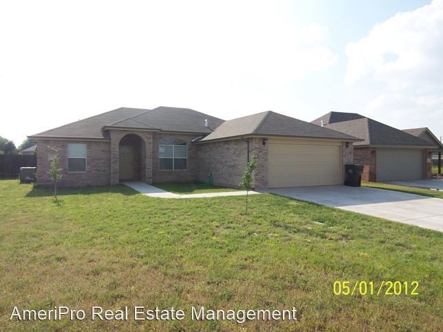 Primary Photo - 3 br, 2 bath House - 1201 BRIAR CLIFF PATH
