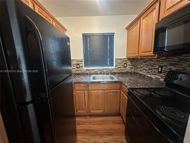 Foto del edificio - 5420 NE 22nd Terrace