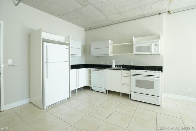 Building Photo - 1 br, 1 bath  - 690 SW 1st Ct Apt 2042