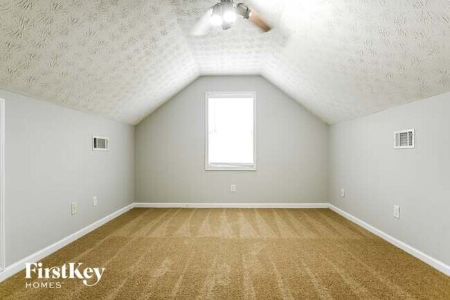 Building Photo - 80 Pebble Ln