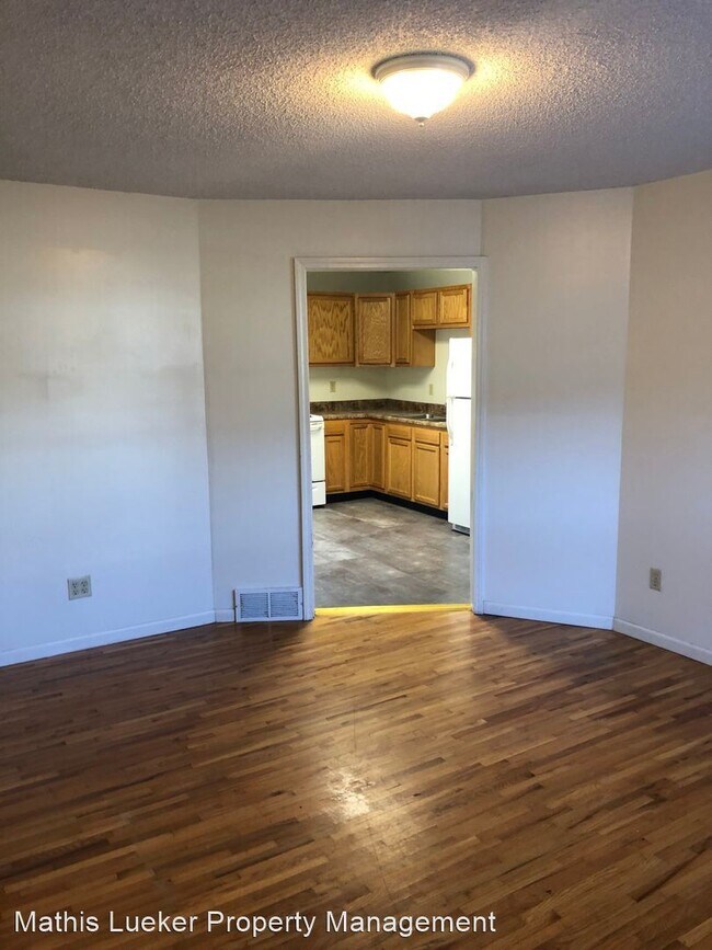 Building Photo - 2 br, 1 bath House - 423 1/2 W 10th