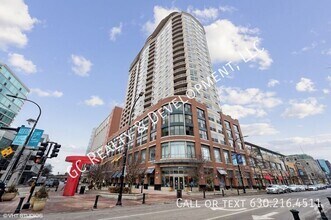 Building Photo - 807 Davis St
