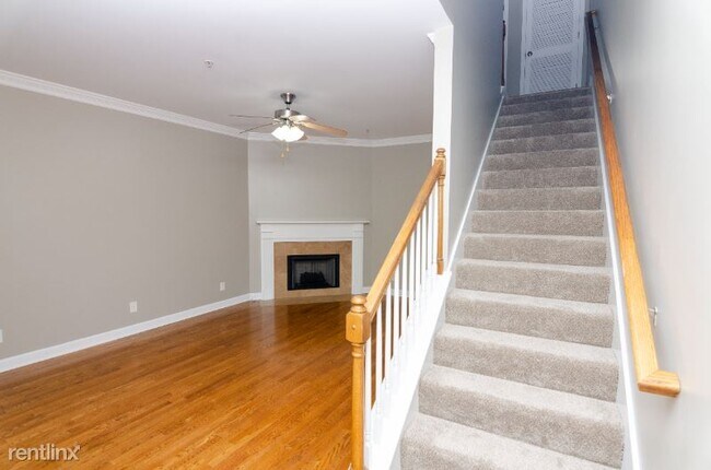 Building Photo - 2 br, 1.5 bath Townhome - 3002 Newport Valley