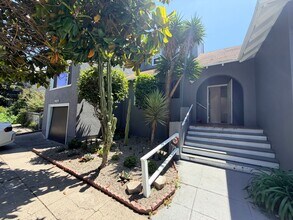 Building Photo - 817 52nd St