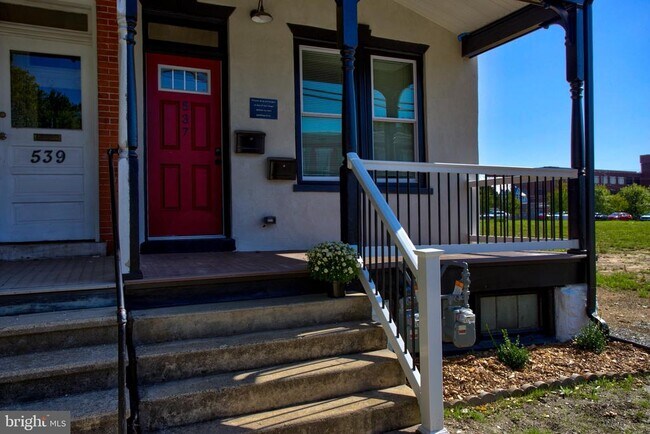 Building Photo - 537 N Plum St