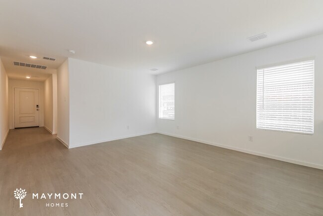 Building Photo - 712 Dressage Ln