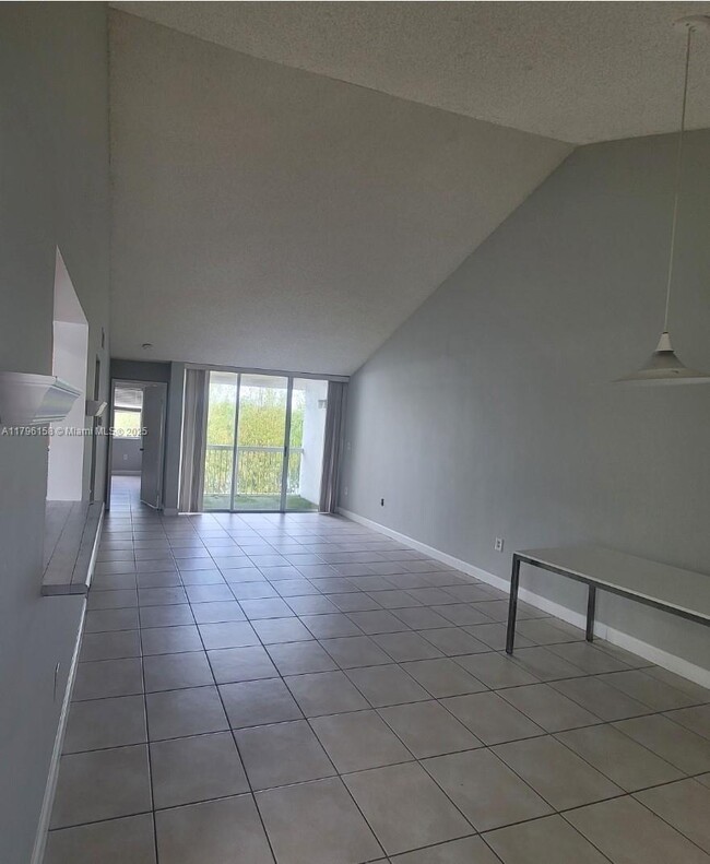 Foto del edificio - 4850 NW 97th Pl