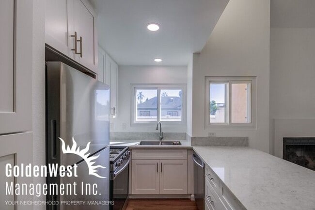 Building Photo - Stylish 1Bdm 1Ba Condo in Desirable Golden...