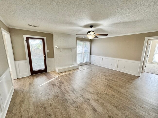 Building Photo - 743 Concordia Dr