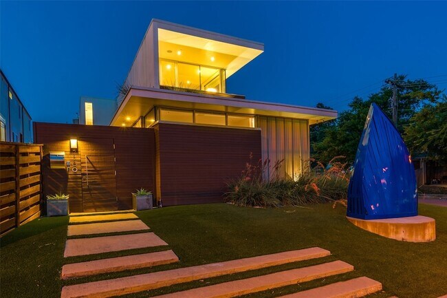 Foto del edificio - 2300 N Carroll Ave