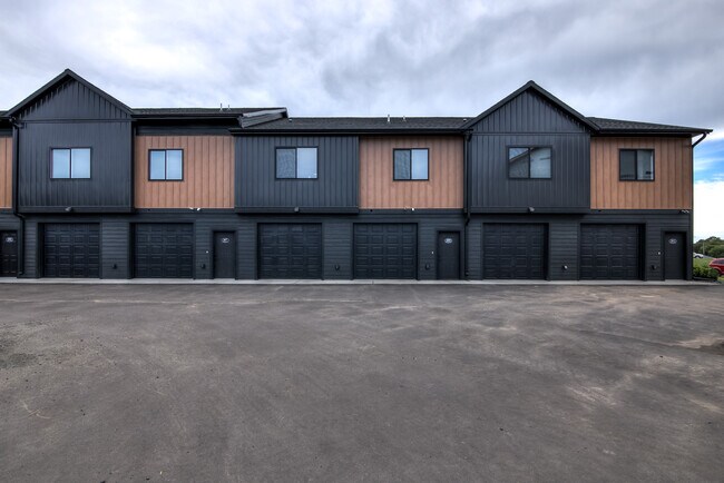 Building Photo - 1152 N Hillcrest Pky