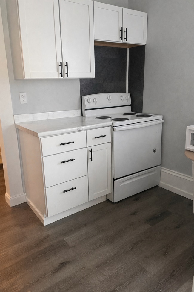 Building Photo - 15 S Grove St