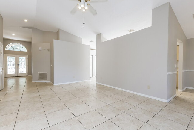 Foto del edificio - 4425 Preston Woods Dr