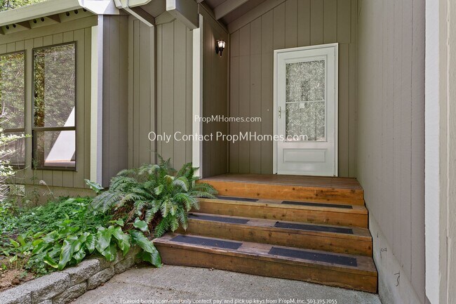 Foto del edificio - Spacious Home with Expansive Outdoor Livin...