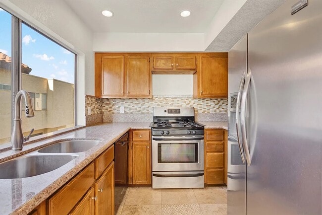 Foto del edificio - 1380 E Washington Ave
