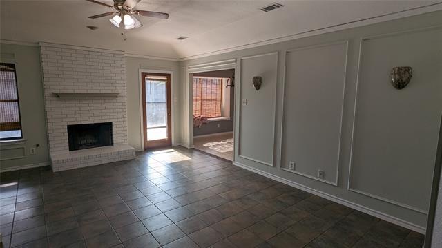 Building Photo - 2706 Parkview Dr