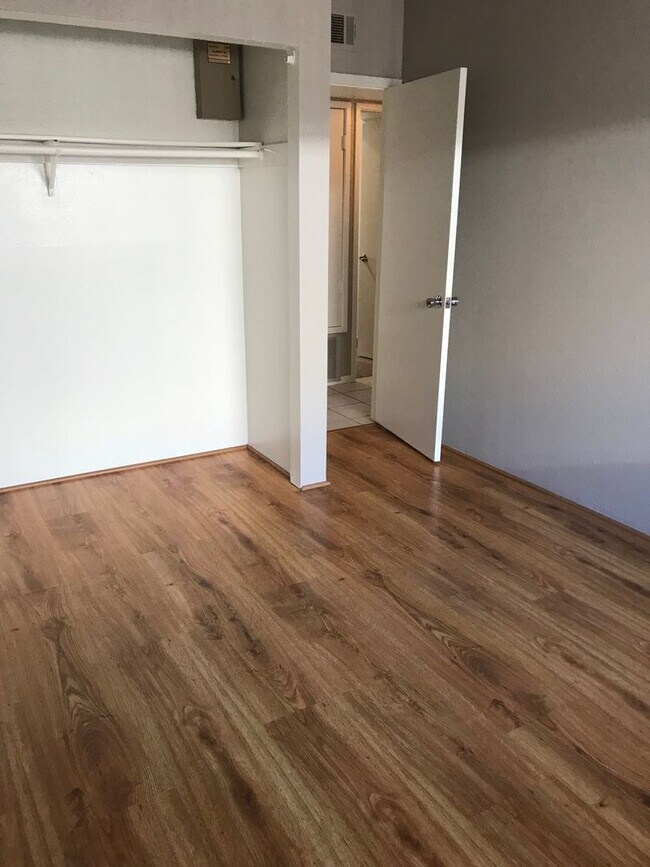 Building Photo - Lovely 3 bedroom 2 bath home