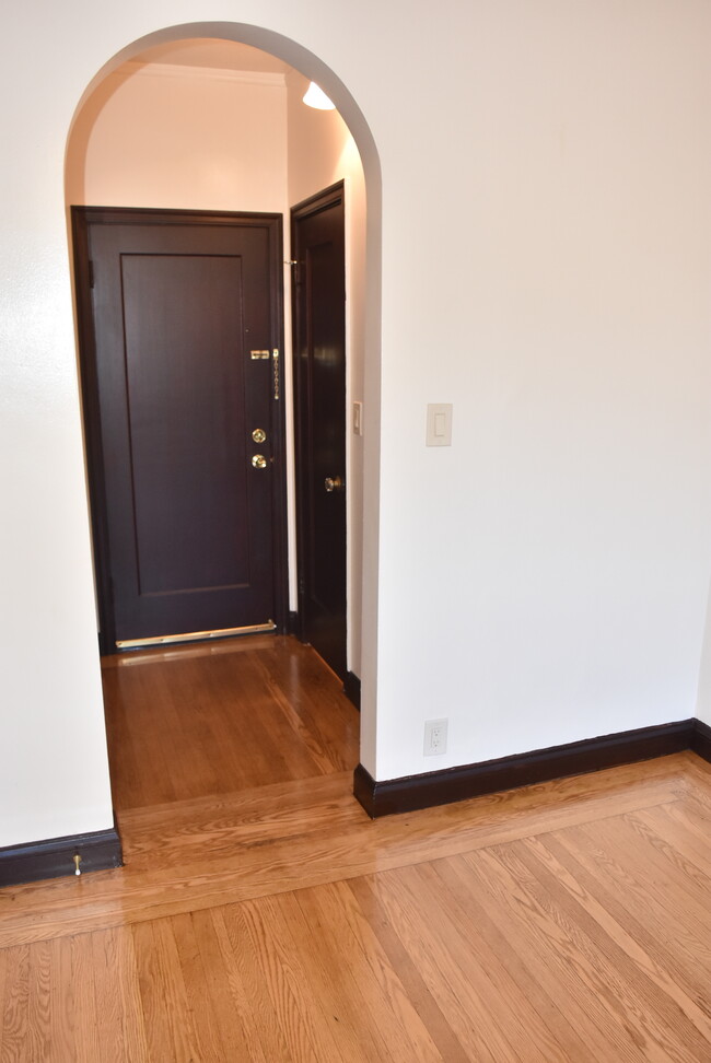 Building Photo - 144 13th St
