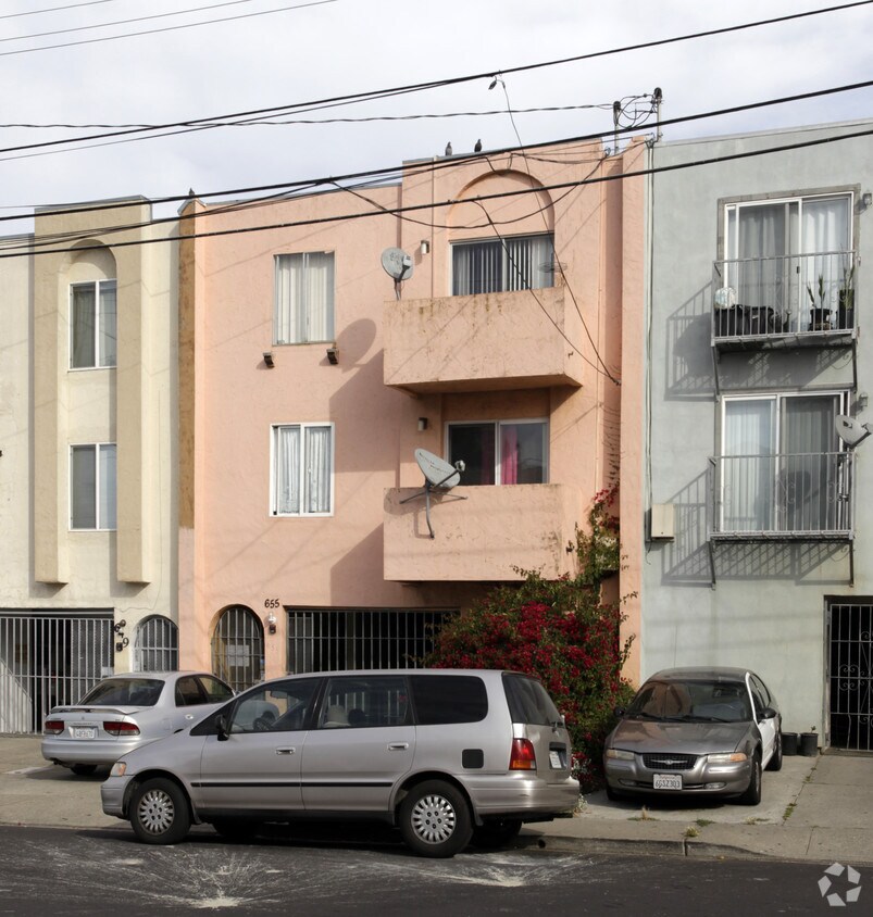 Building Photo - 655 Villa St