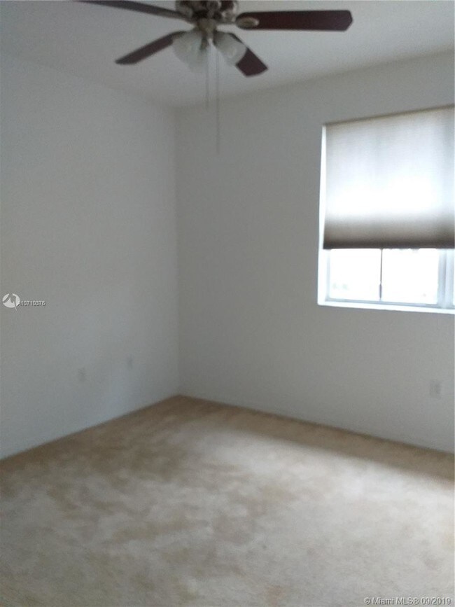 Foto del edificio - 921 SW 143rd Ave