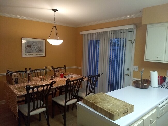 Foto del edificio - 2645 Blakemore Ave