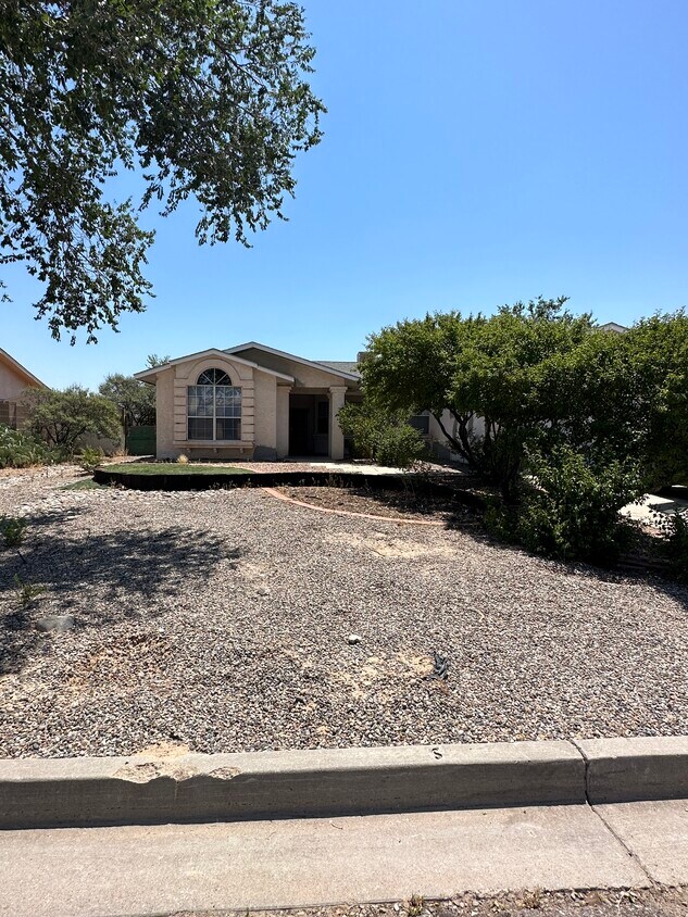 Primary Photo - 2621 Sandia Loop NE
