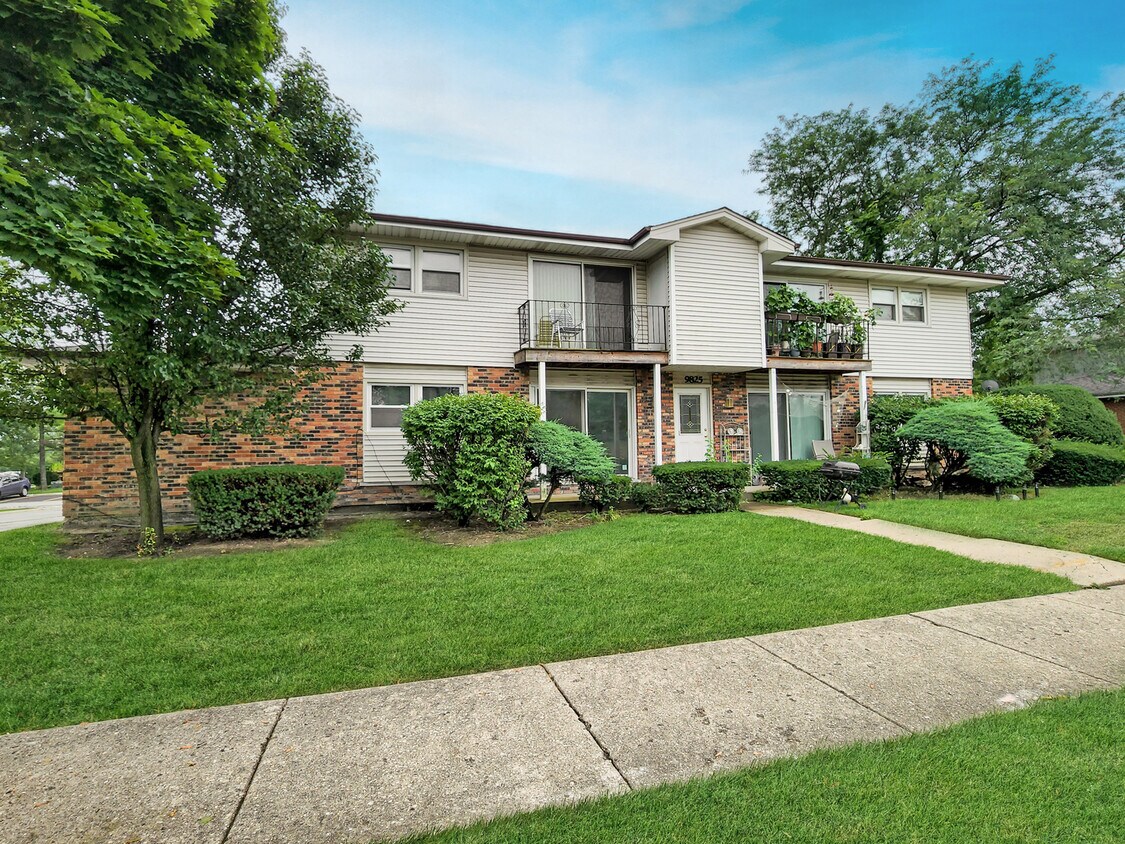9825 151st St Unit 1E, Orland Park, IL 60462 Condo for Rent in Orland