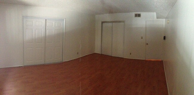 Building Photo - 1342 N Fuller Ave
